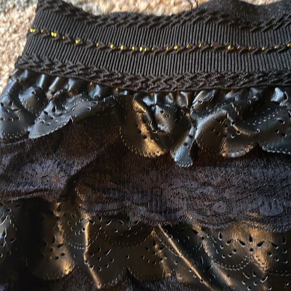Cute Black Skirt Lace and Leather. - Picture 2 of 4